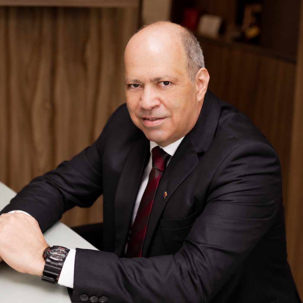 Dr. Walmor Carlos Coutinho